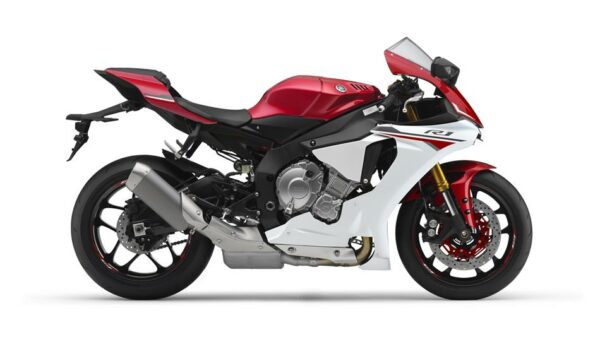 2015-Yamaha-YZF-R1-EU-Racing-Red-Studio-002